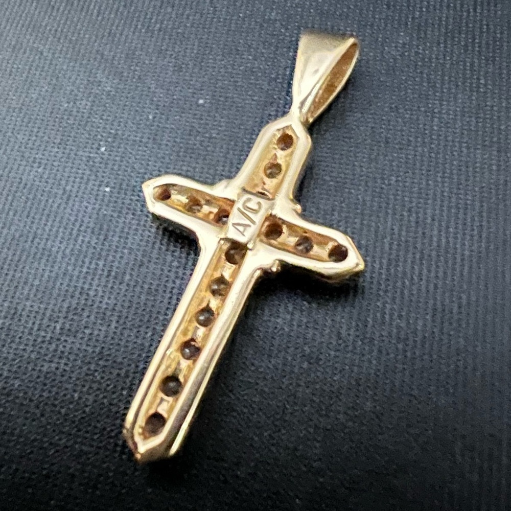 👑✅PRICE FIRM✅ Genuine Diamond 14kt Solid Gold Cross Pendant - Picture 4 of 10